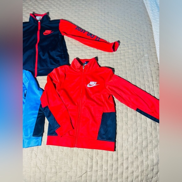 Nike Size M 5-6 Years Light Jacket Full Zip Activewear Navy Blue/Red - Picture 2 of 9